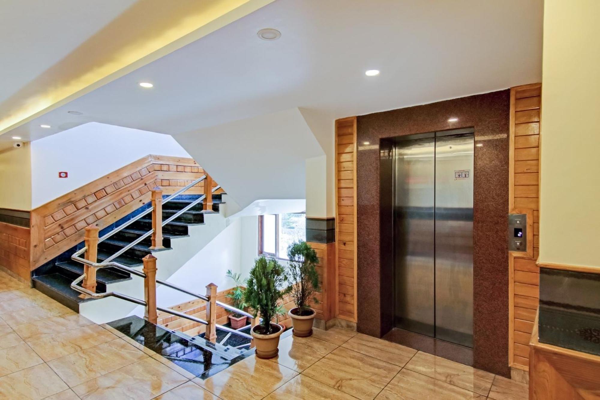 Townhouse Oak Rohtang Heights Hotel Manāli Екстериор снимка
