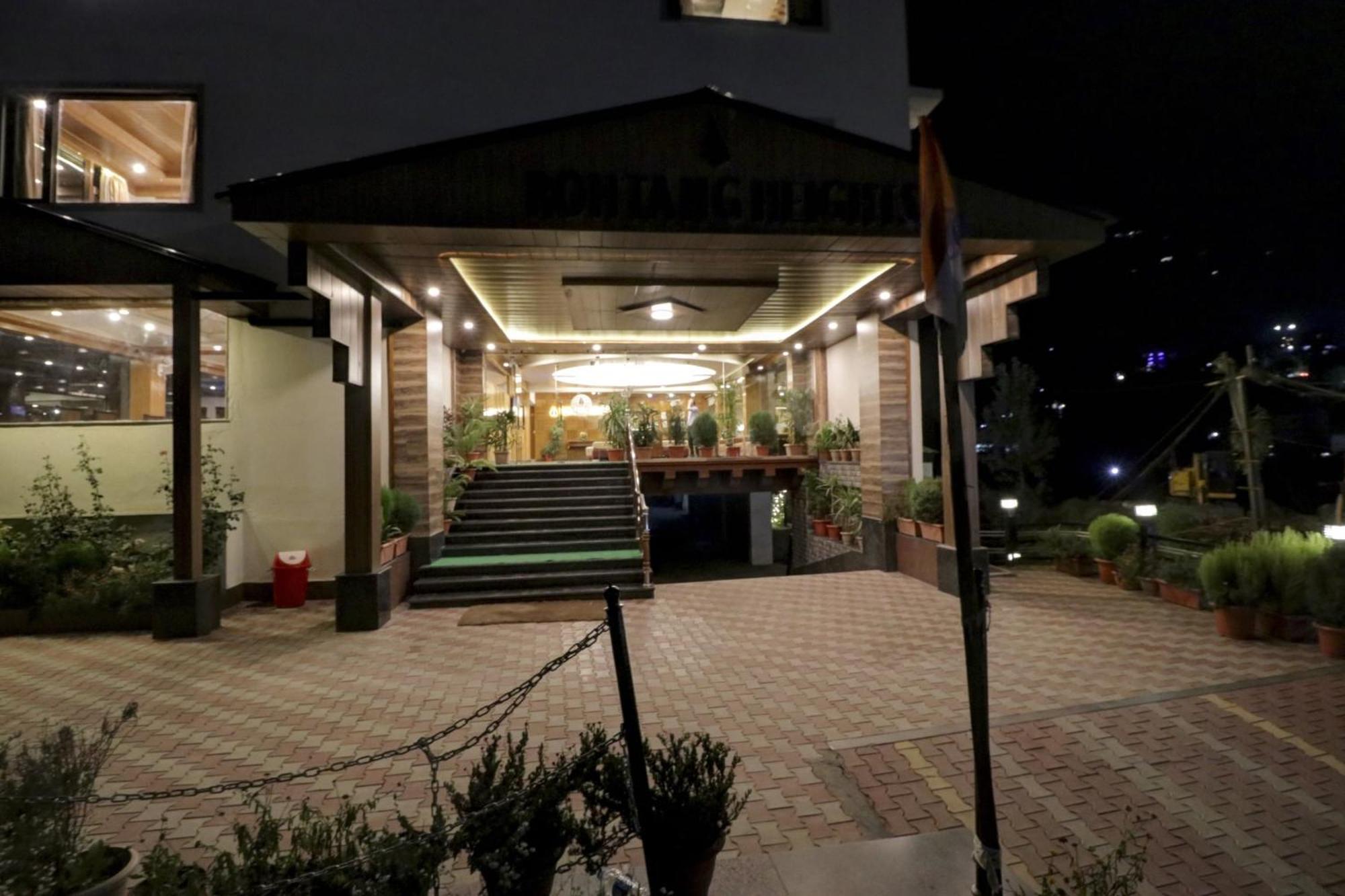 Townhouse Oak Rohtang Heights Hotel Manāli Екстериор снимка