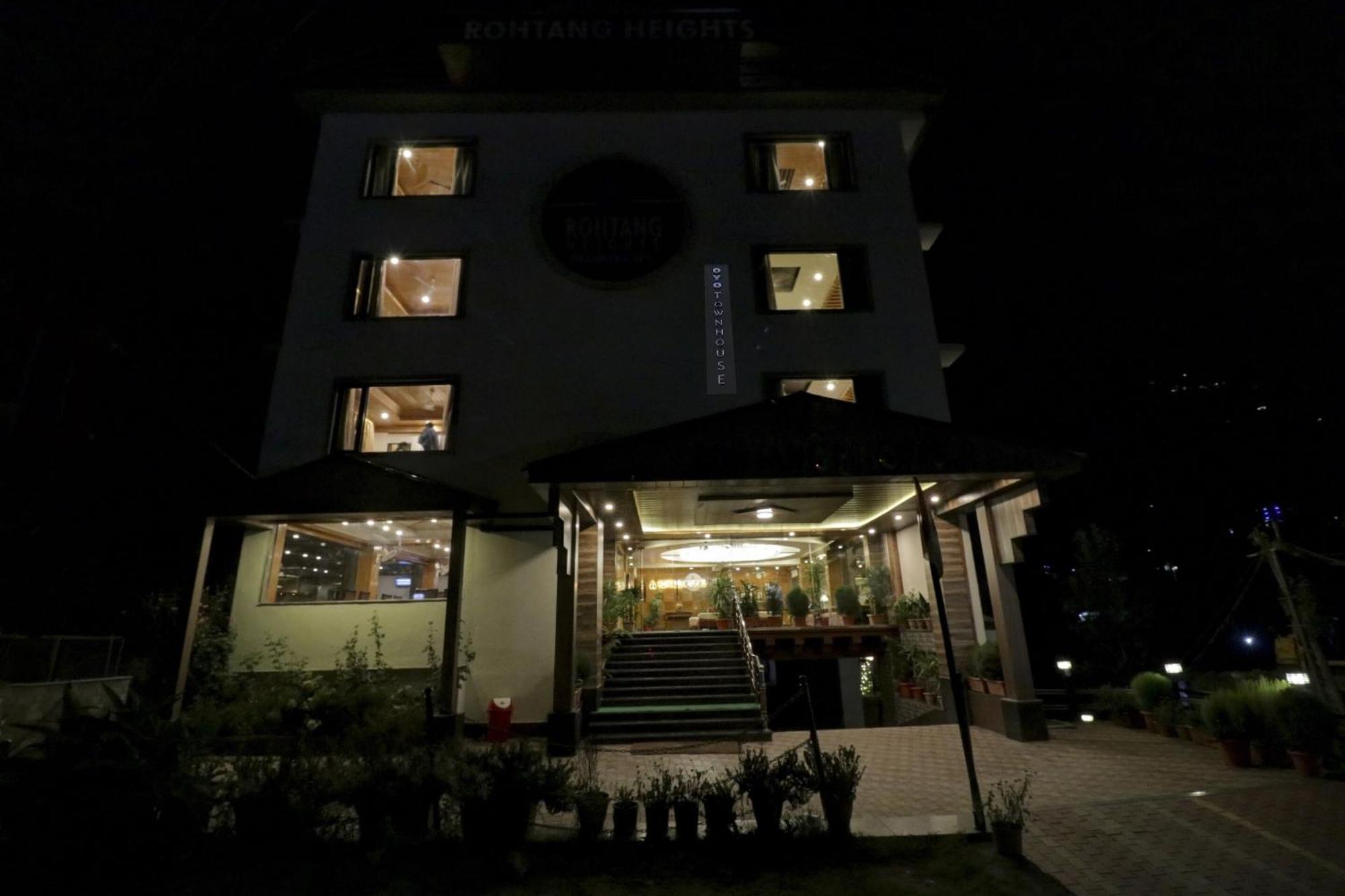 Townhouse Oak Rohtang Heights Hotel Manāli Екстериор снимка